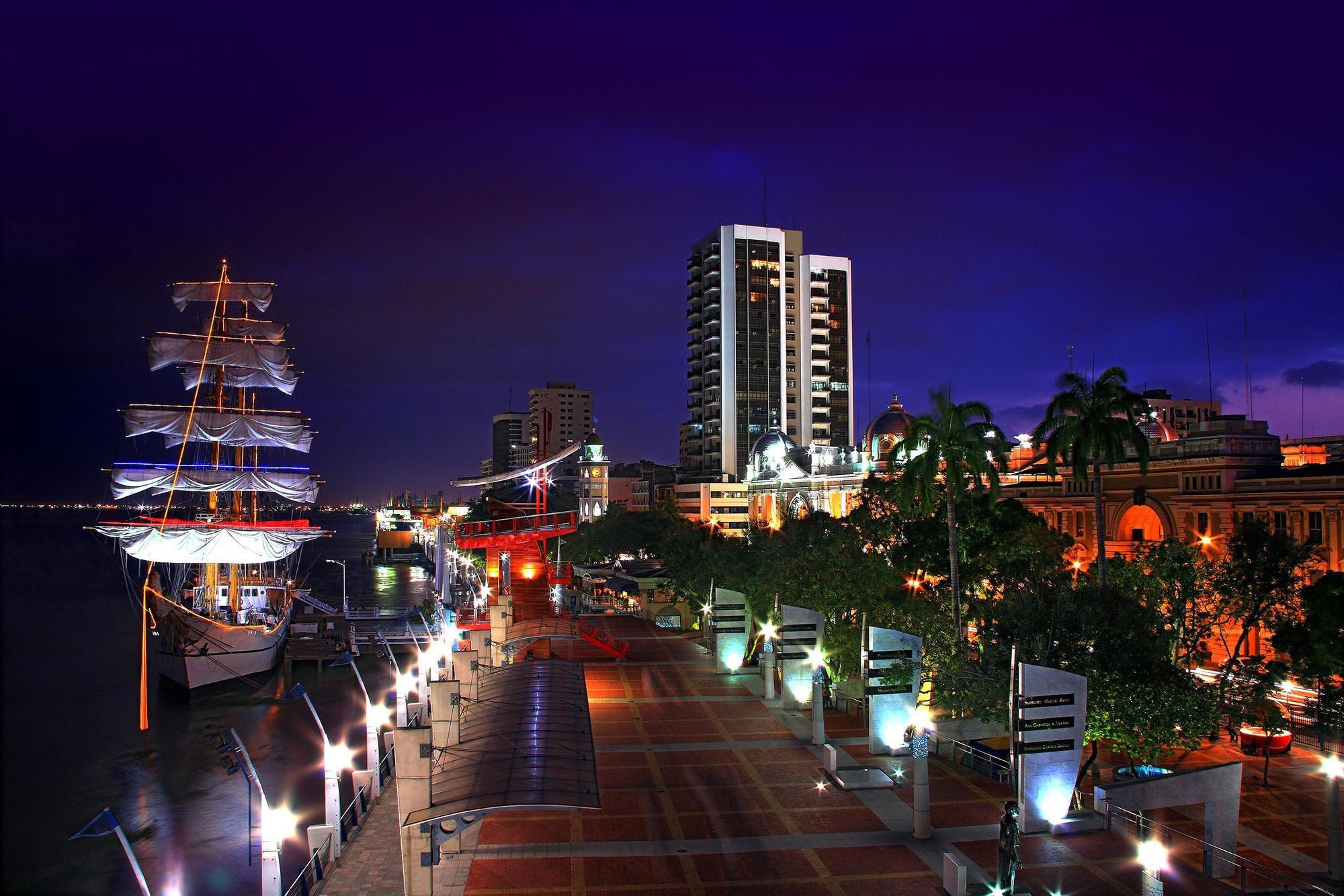 ホテル パレス グアヤキル エクステリア 写真